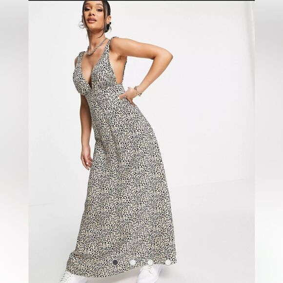 ASOS DESIGN plunge maxi dress in animal print size 0 - Picture 2 of 14